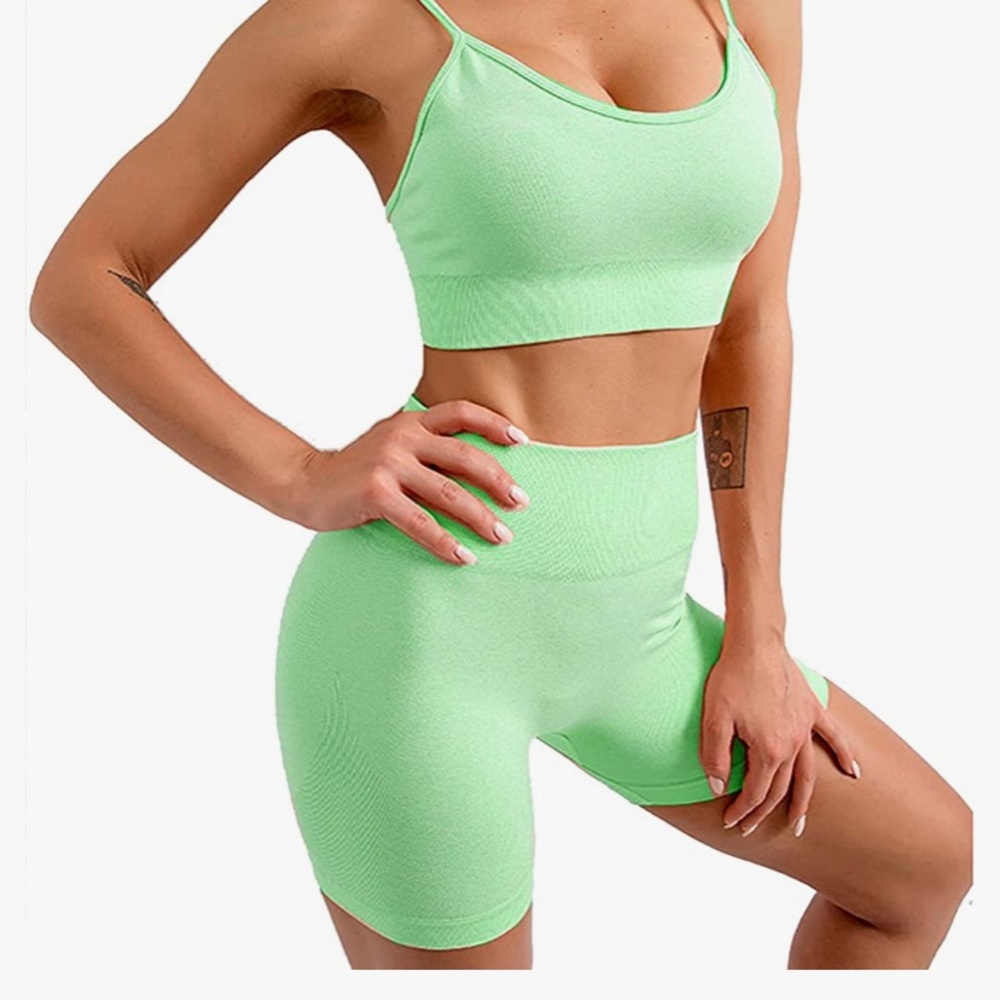 Brand NWOT MANON ROSA Green Yoga Outfit for Women, 2 Piece Set Short/Sports Bra